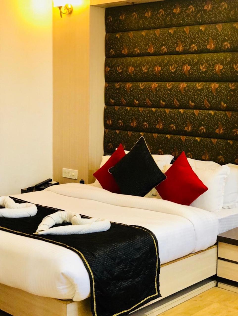 Hotel Prag Continental Ґувахаті Екстер'єр фото