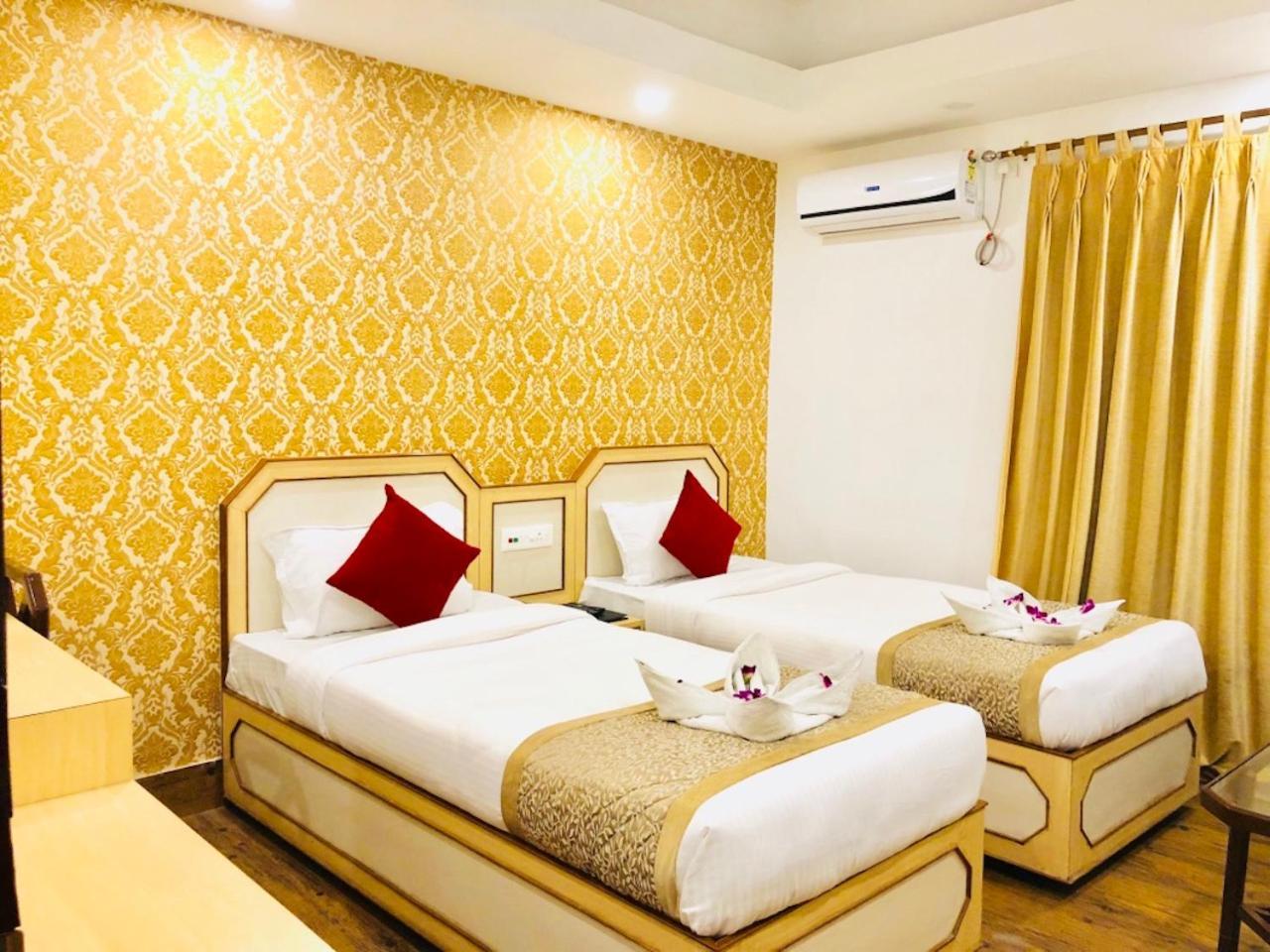Hotel Prag Continental Ґувахаті Екстер'єр фото