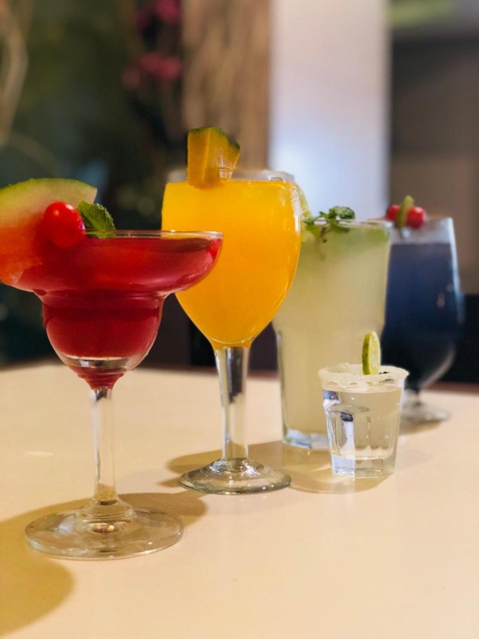 Hotel Prag Continental Ґувахаті Екстер'єр фото